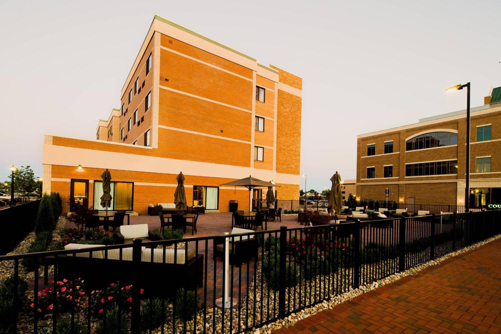 Courtyard Bay City Exterior photo