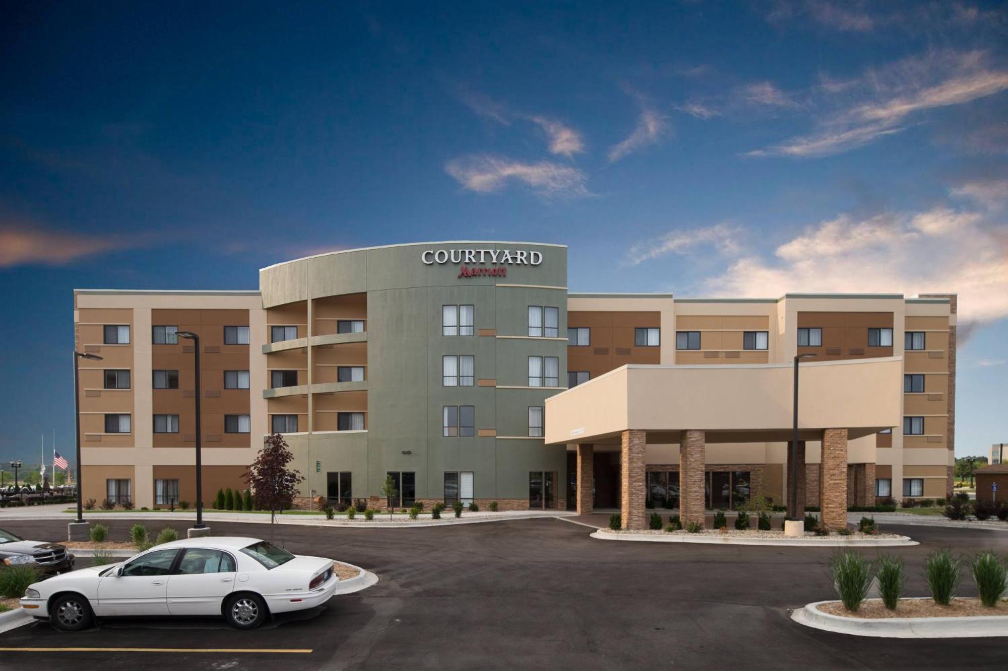Courtyard Bay City Exterior photo