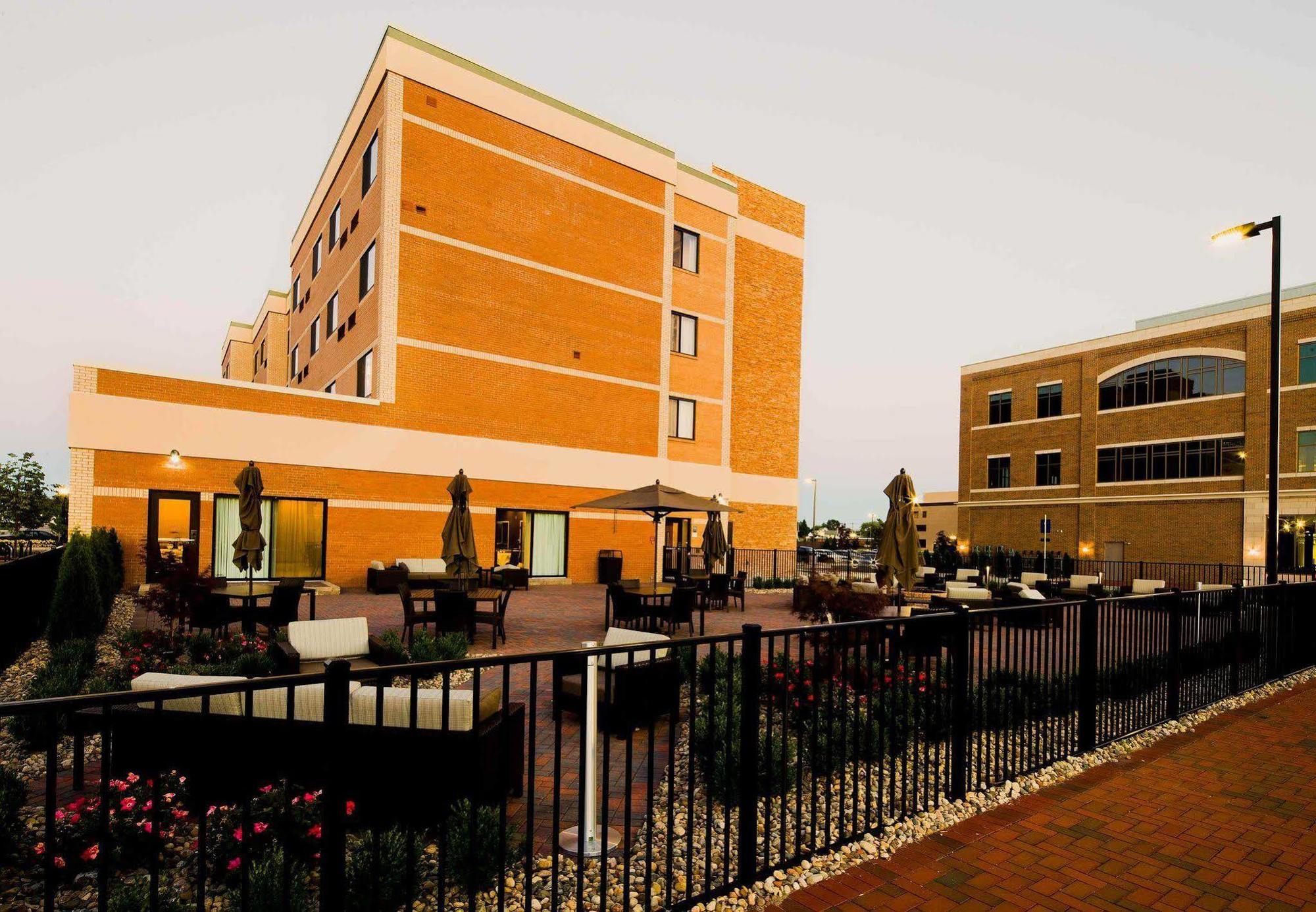 Courtyard Bay City Exterior photo